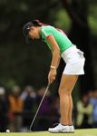 ~bVFEEB[@pbeBO@michelle wie putting